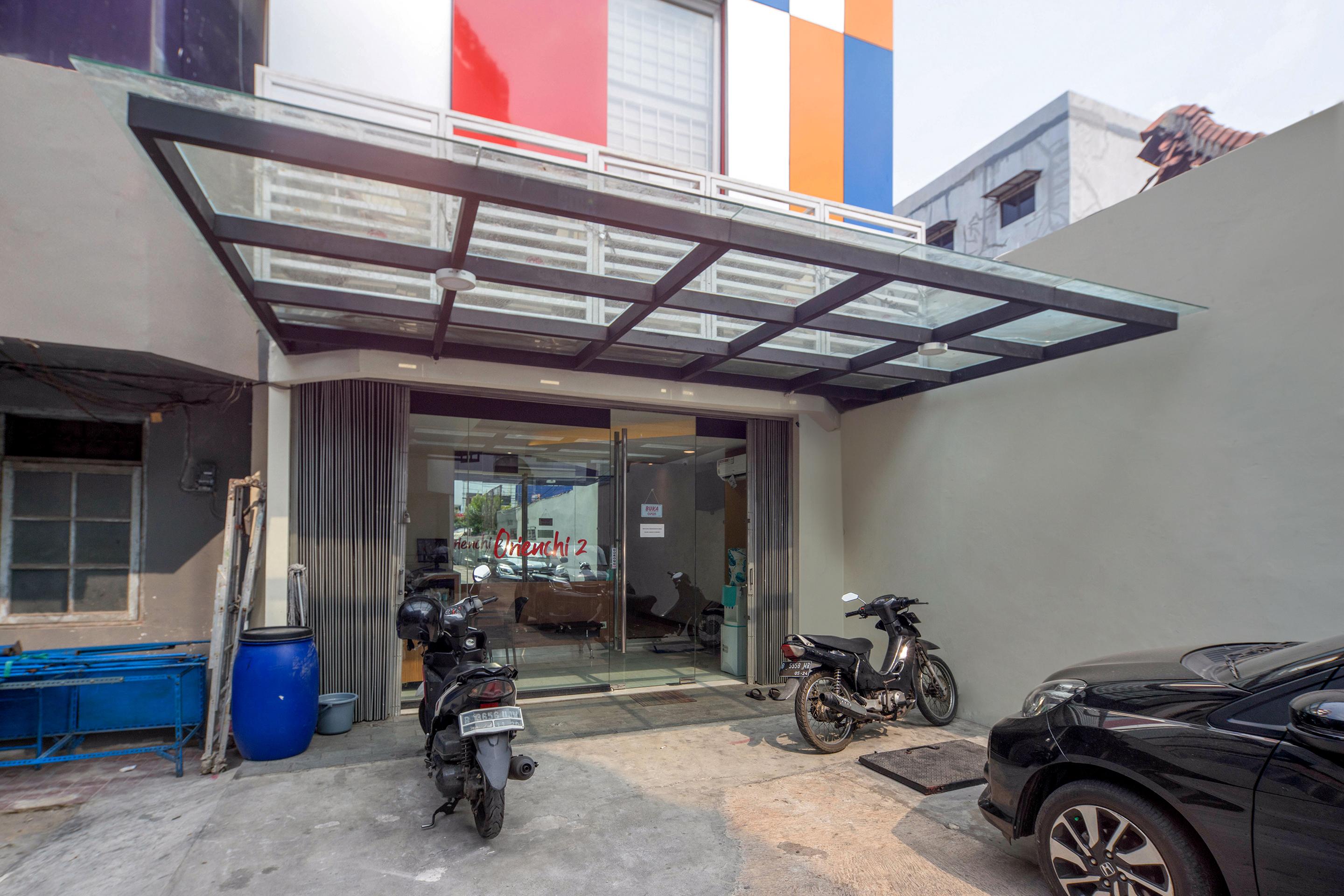 Oyo 1121 Orienchi 2 Near Rsud Sawah Besar Hotel 2*